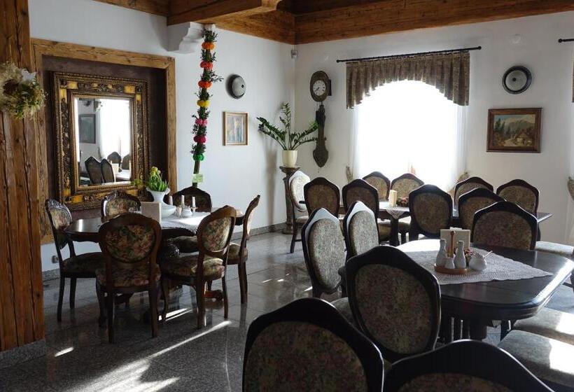 ペンション Gościniec Dworski W Ropie   Pokoje Gościnne