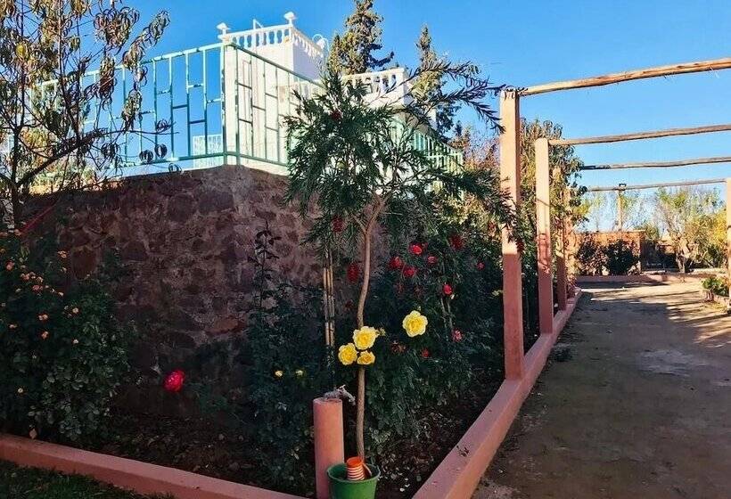 پانسیون Koom A Farm And A Retreat Center