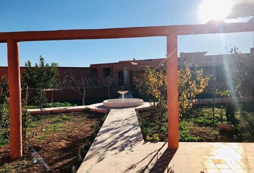 پانسیون Koom A Farm And A Retreat Center