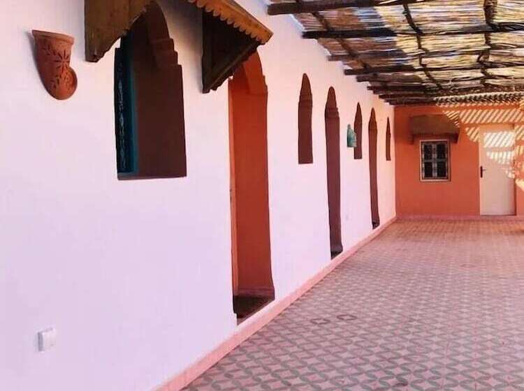 پانسیون Koom A Farm And A Retreat Center