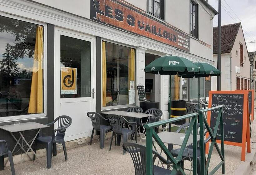 بنسيون Les 3 Cailloux Bar Restaurant