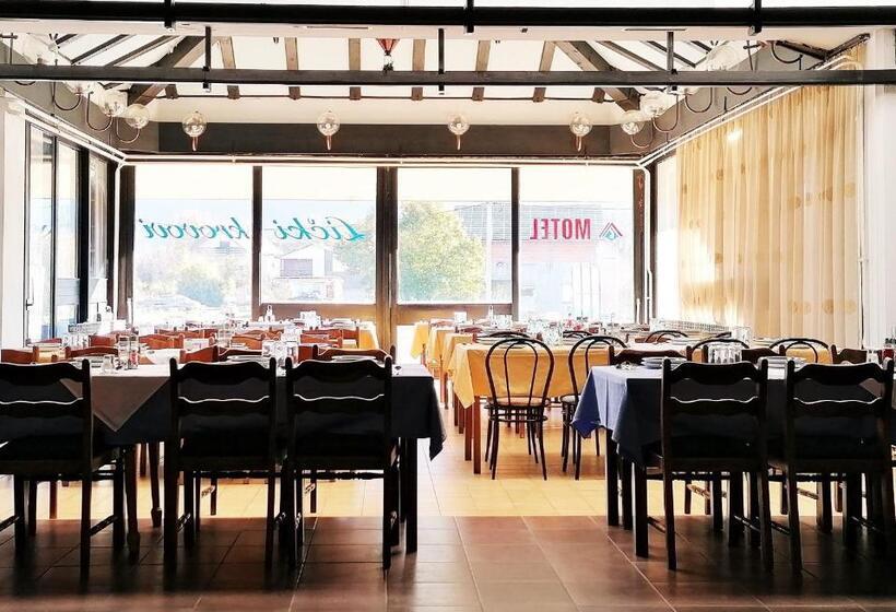 פנסיון Motel Licki Krovovi