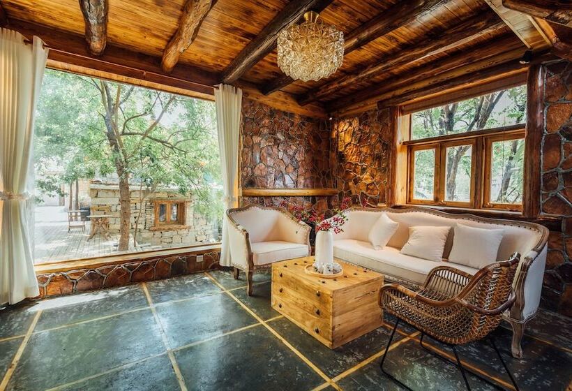 פנסיון No. 5 Valley Hebi