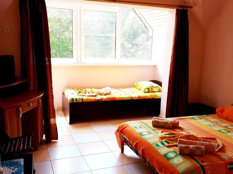 پانسیون Rodnichok Guest House