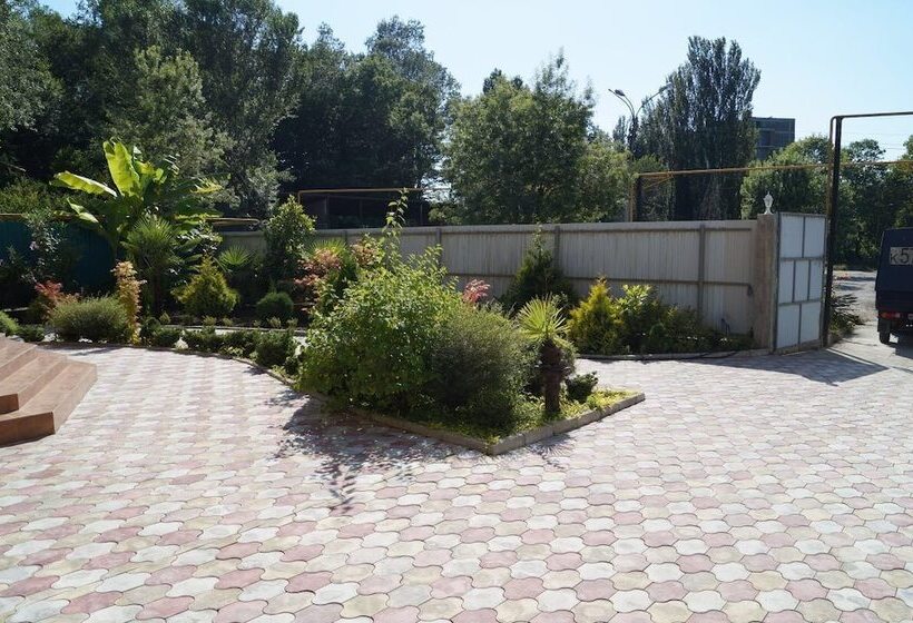 پانسیون Rodnichok Guest House