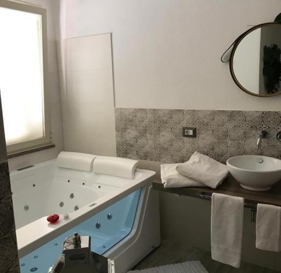 פנסיון Royal Suite