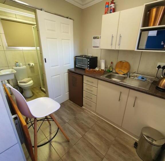 פנסיון Rustic Forest Guest House