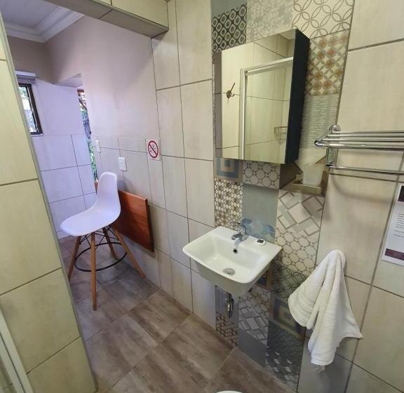 פנסיון Rustic Forest Guest House