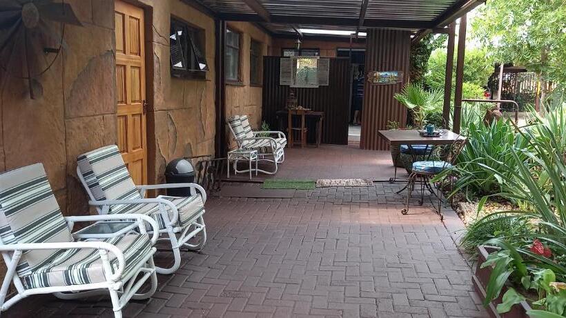 פנסיון Rustic Forest Guest House