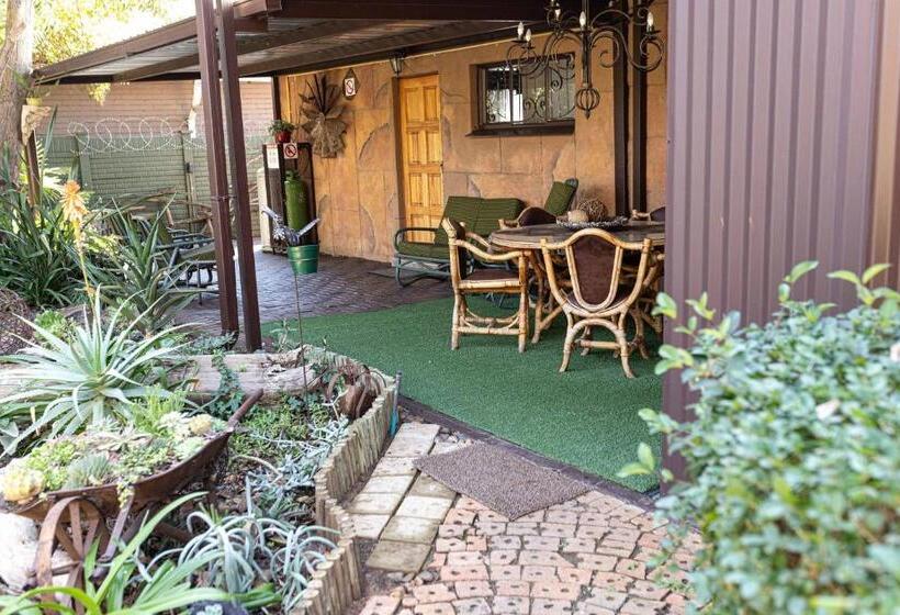 פנסיון Rustic Forest Guest House