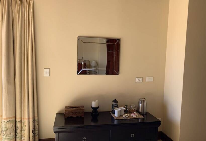 بنسيون Sibani Hills