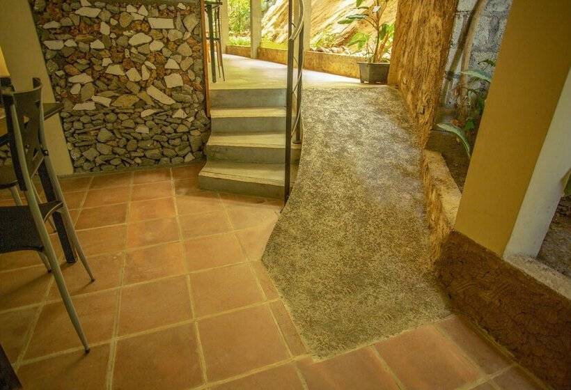 بنسيون The Hilltop Eco Homestay