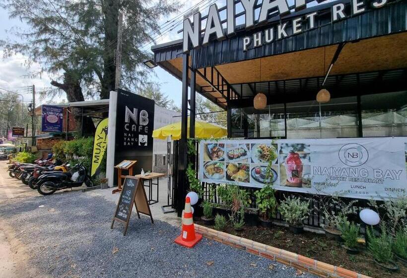 펜션 Tt Naiyang Beach Phuket