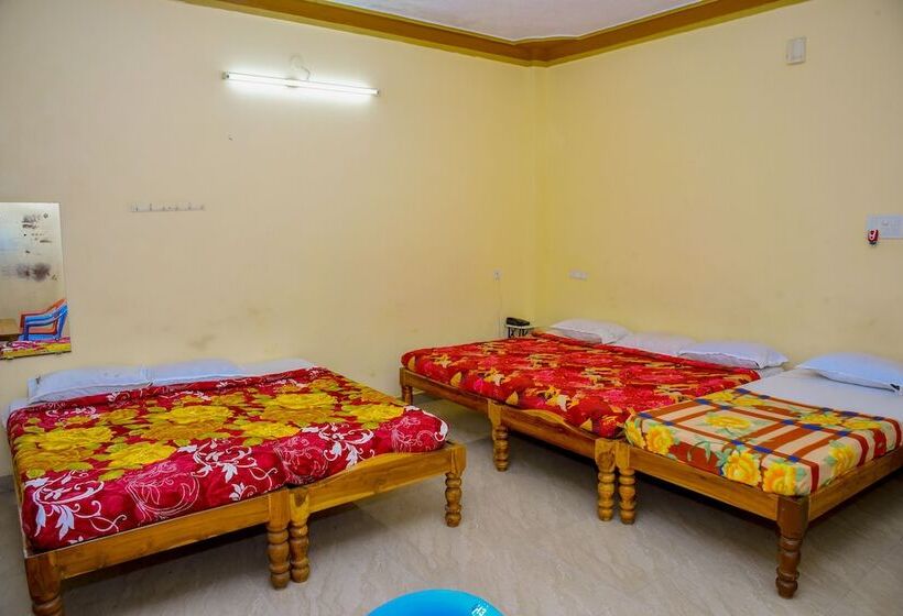 Pepy Mahathi Resort And Spa   Hostel