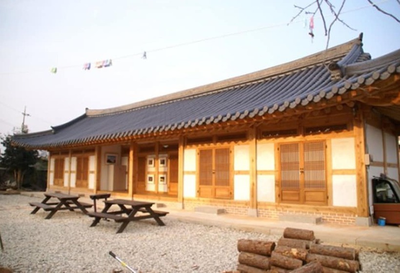 Reed House Hanok Pension