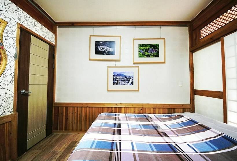 Reed House Hanok Pension