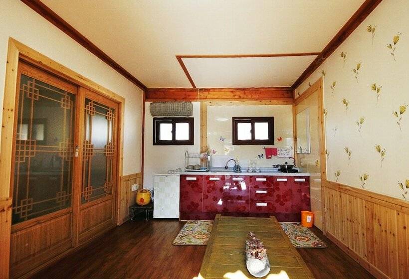 Reed House Hanok Pension