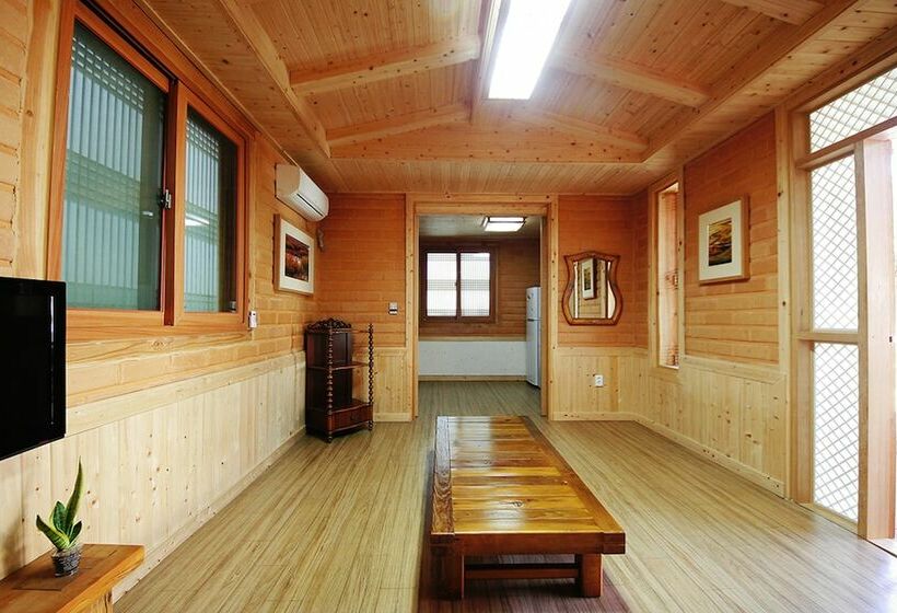 Reed House Hanok Pension