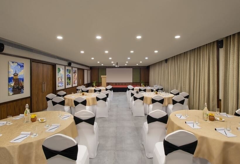 אתר נופש Rvr Sarovar Portico Dindi