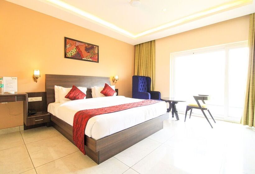 منتجع White Pearl Residency