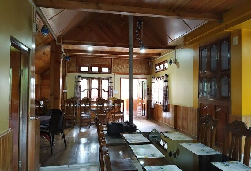 منتجع Ziro Palace Inn