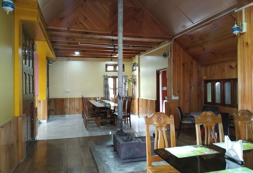 منتجع Ziro Palace Inn