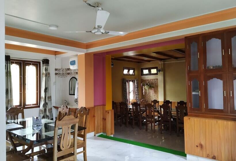 منتجع Ziro Palace Inn