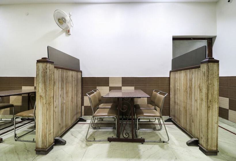 Spot On 46852 Hotel Pal Regency