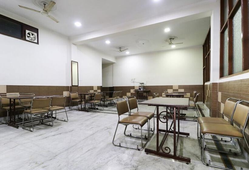 Spot On 46852 Hotel Pal Regency