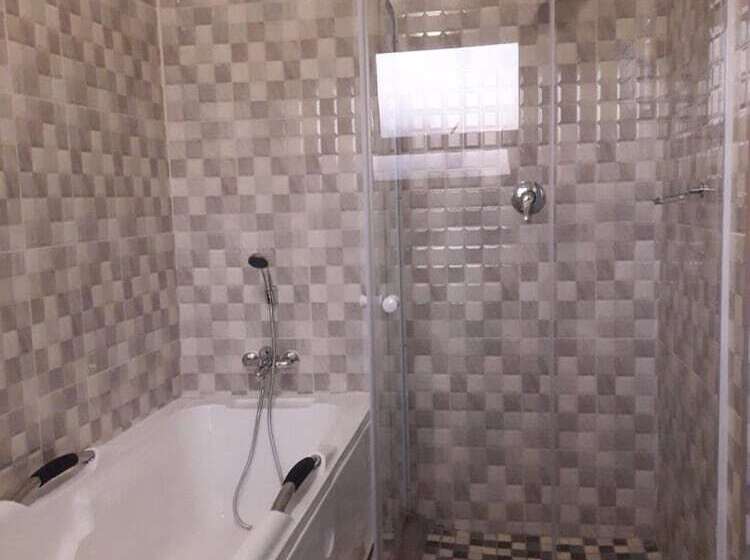 Vakhusi Bed And Breakfast