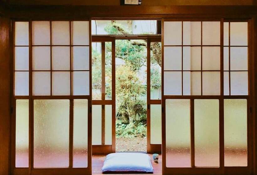 Vanguard Backpackers   Hostel