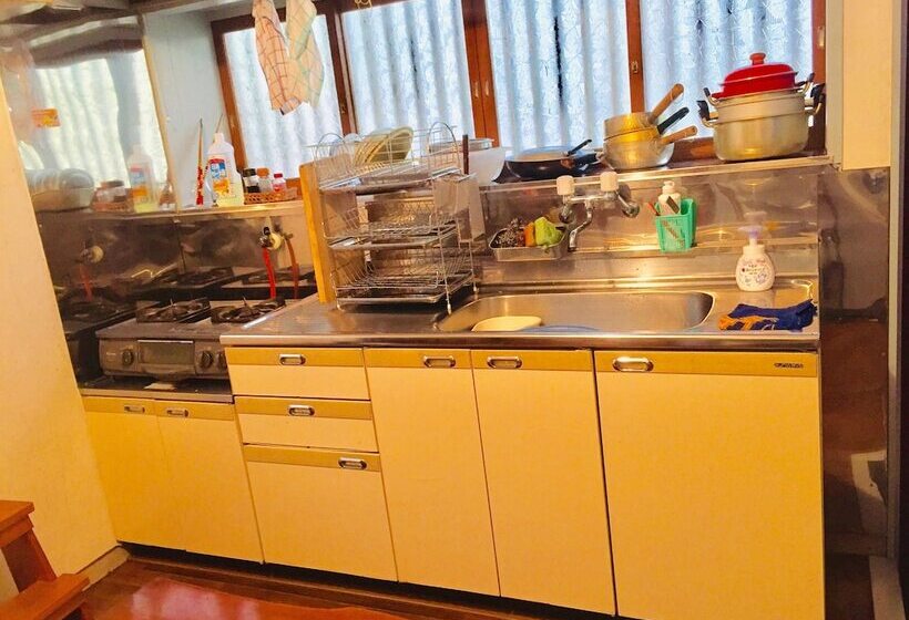 Vanguard Backpackers   Hostel