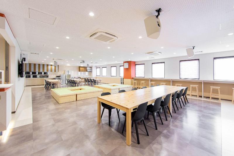 Wild Cherry Blossom Hostel Tokyo Koganei