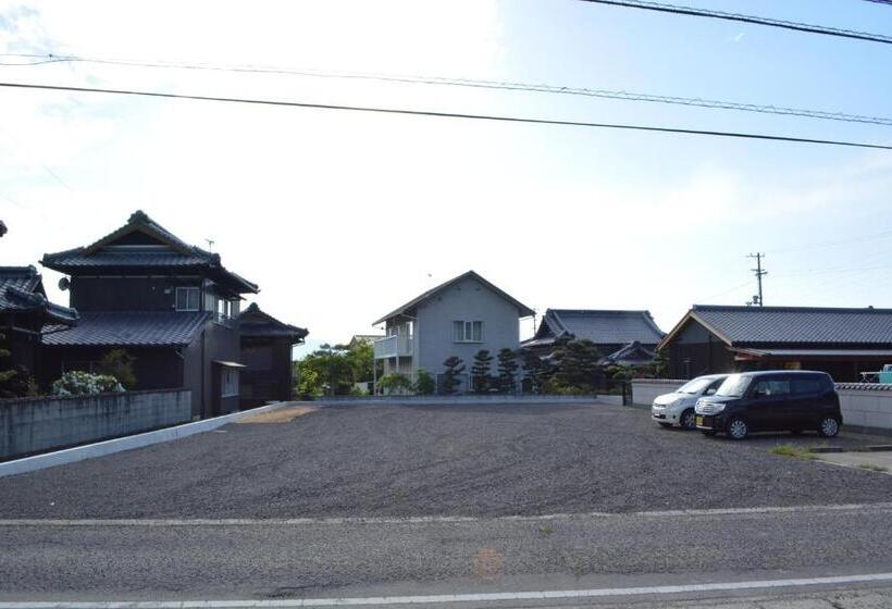 Общежитие Bed N Chill Shippoya 七宝屋