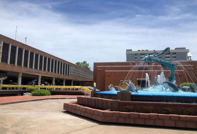 בית מלון כפרי Bangsean