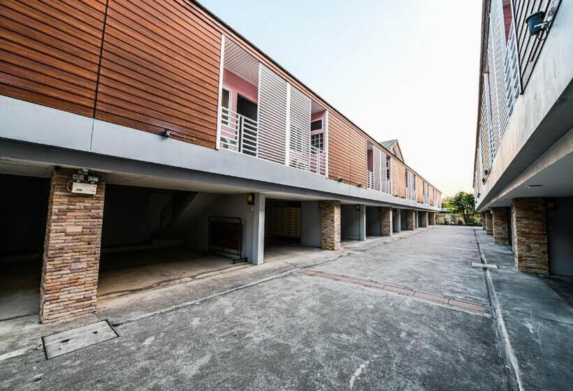 בית מלון כפרי Bangsean