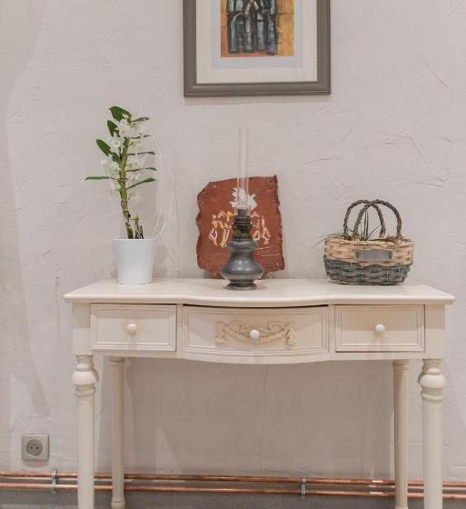 Le Mas Des Colombes Chambres D Hôtes B&b & Spa