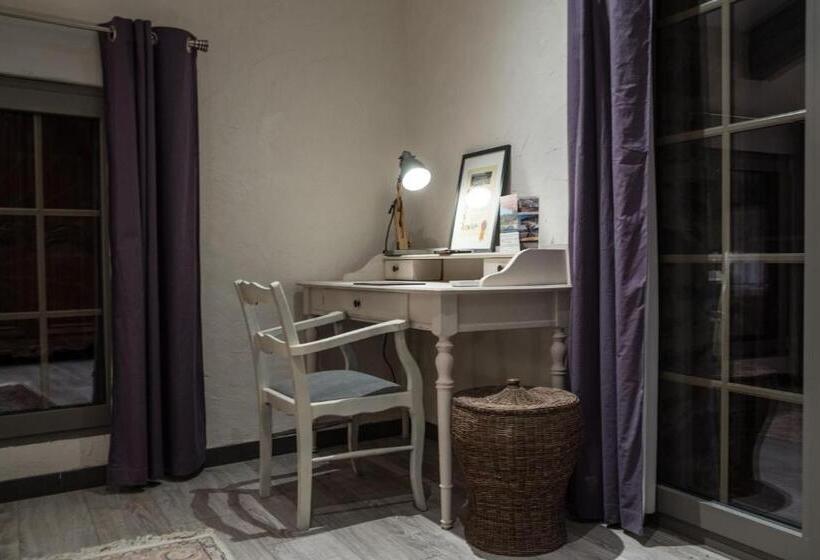 Le Mas Des Colombes Chambres D Hôtes B&b & Spa