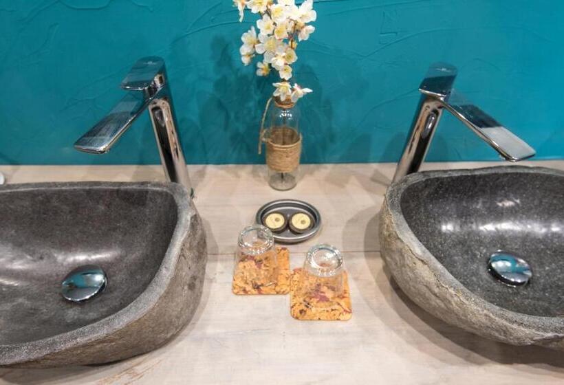 Le Mas Des Colombes Chambres D Hôtes B&b & Spa