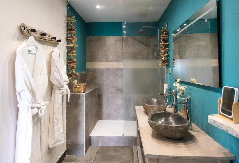 Le Mas Des Colombes Chambres D Hôtes B&b & Spa