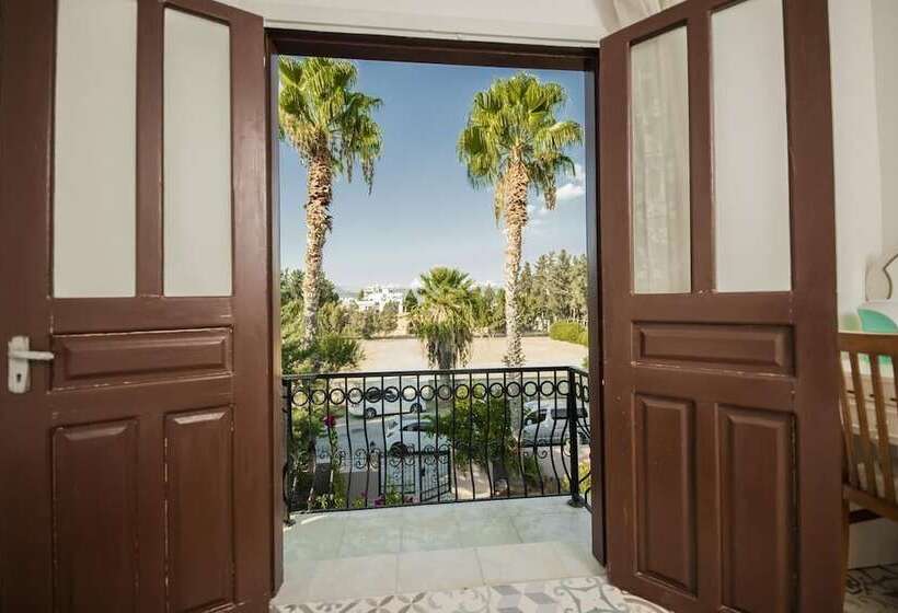 مسافرخانه Nicosia Taskonak Hotel & Restaurant
