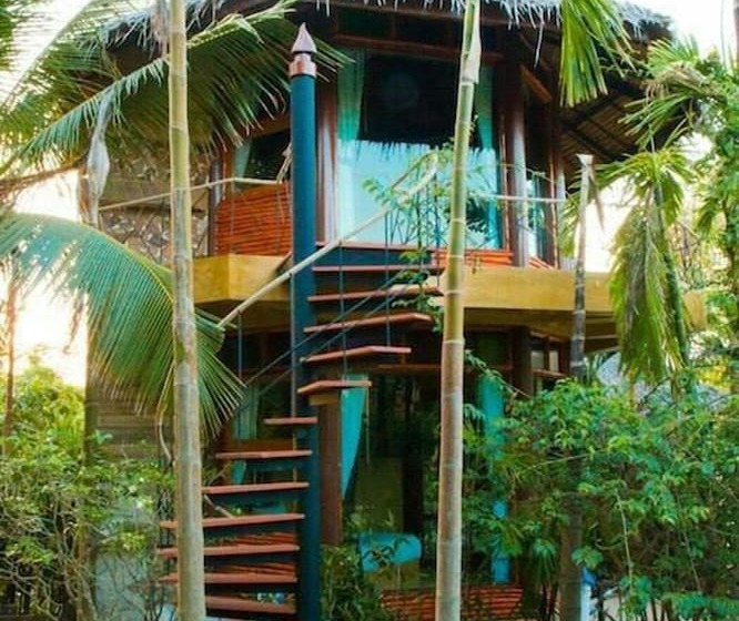 Отель Amphawa Club