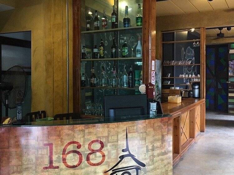 Отель Amphawa Club