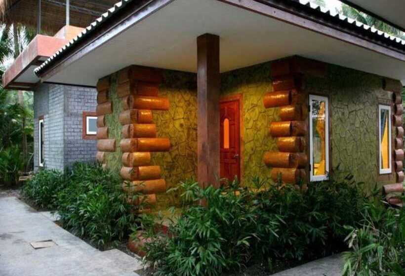 Отель Amphawa Club