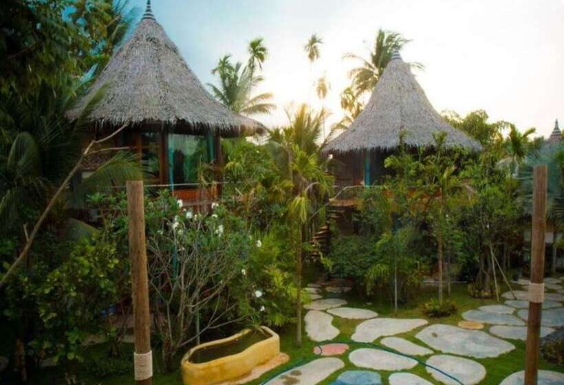 Отель Amphawa Club