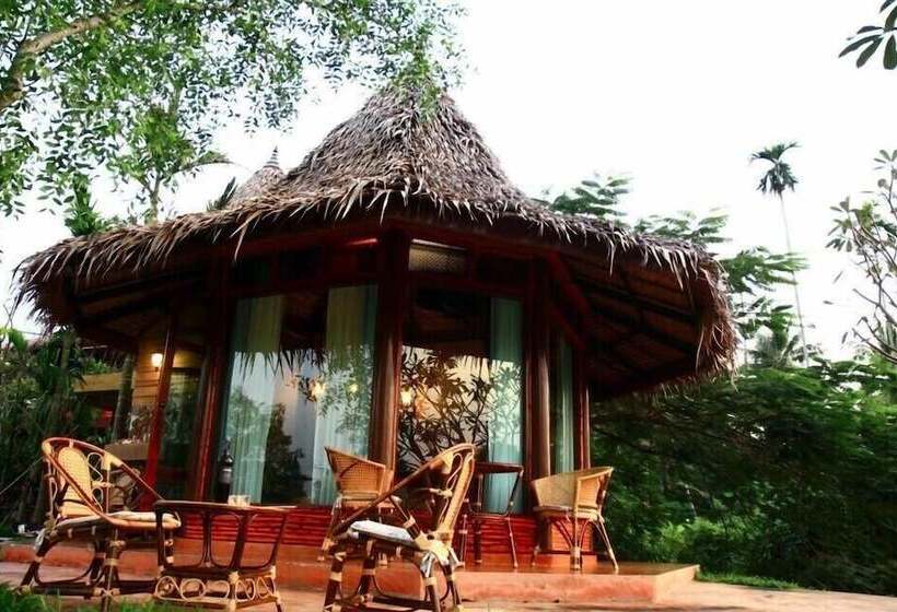 Отель Amphawa Club