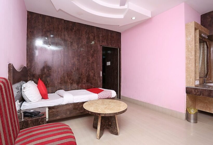 ホテル Benjamin By Oyo Rooms