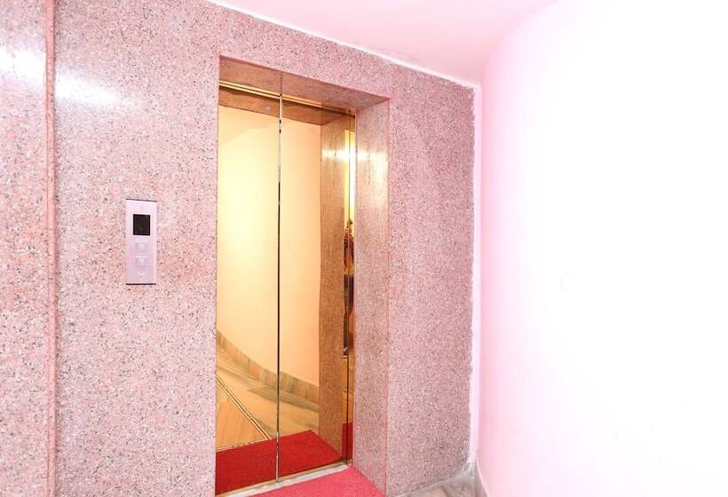 ホテル Benjamin By Oyo Rooms