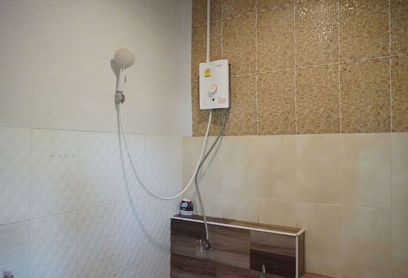 Отель Chaiyai River Front