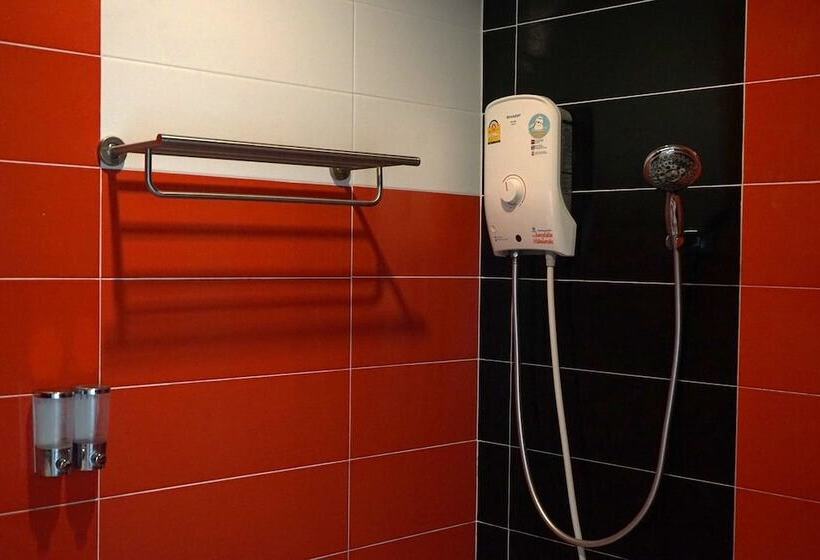 Отель Chaiyai River Front